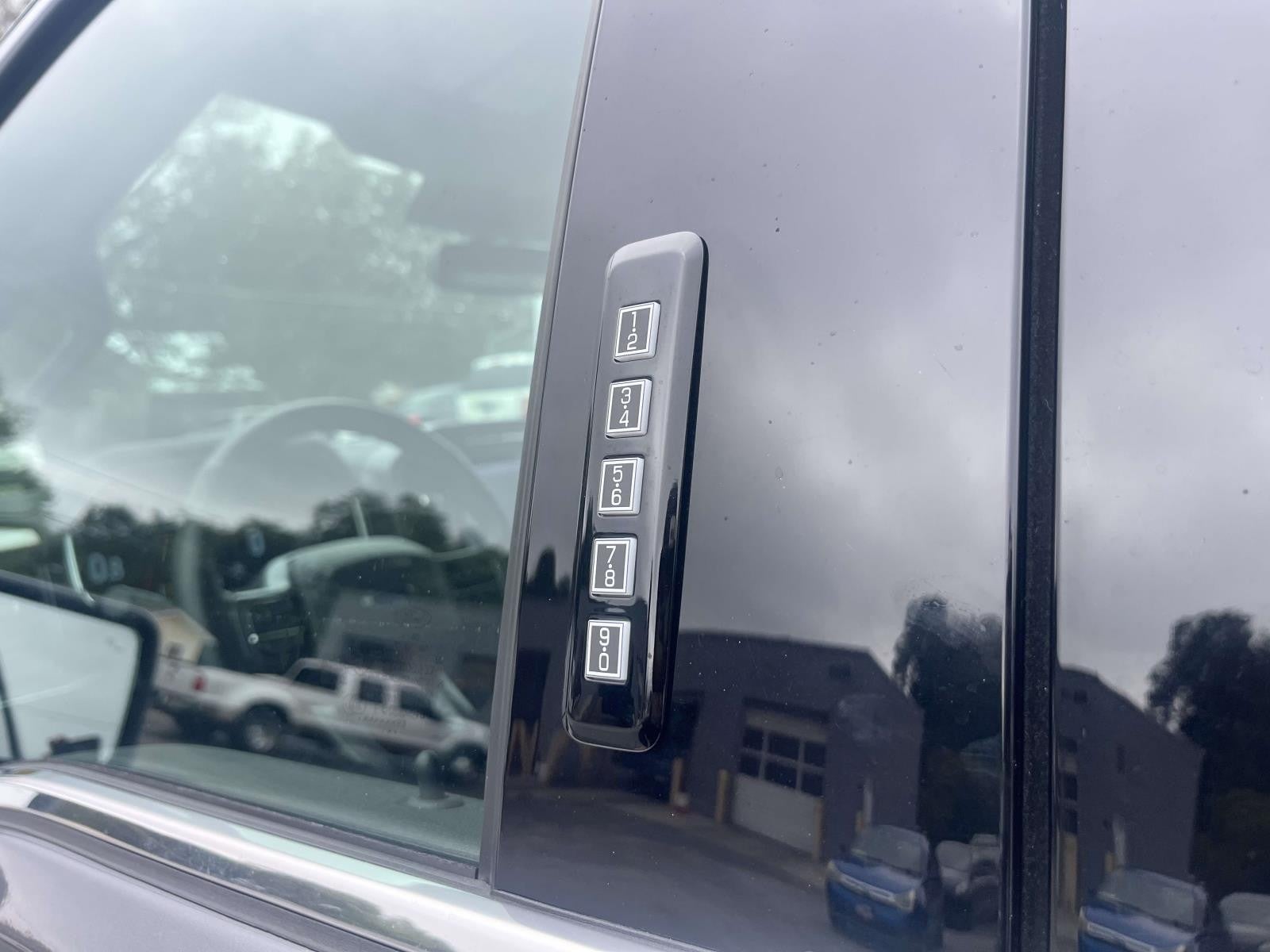2023 Ford F-150 LARIAT 4WD SUPERCREW 5.5'