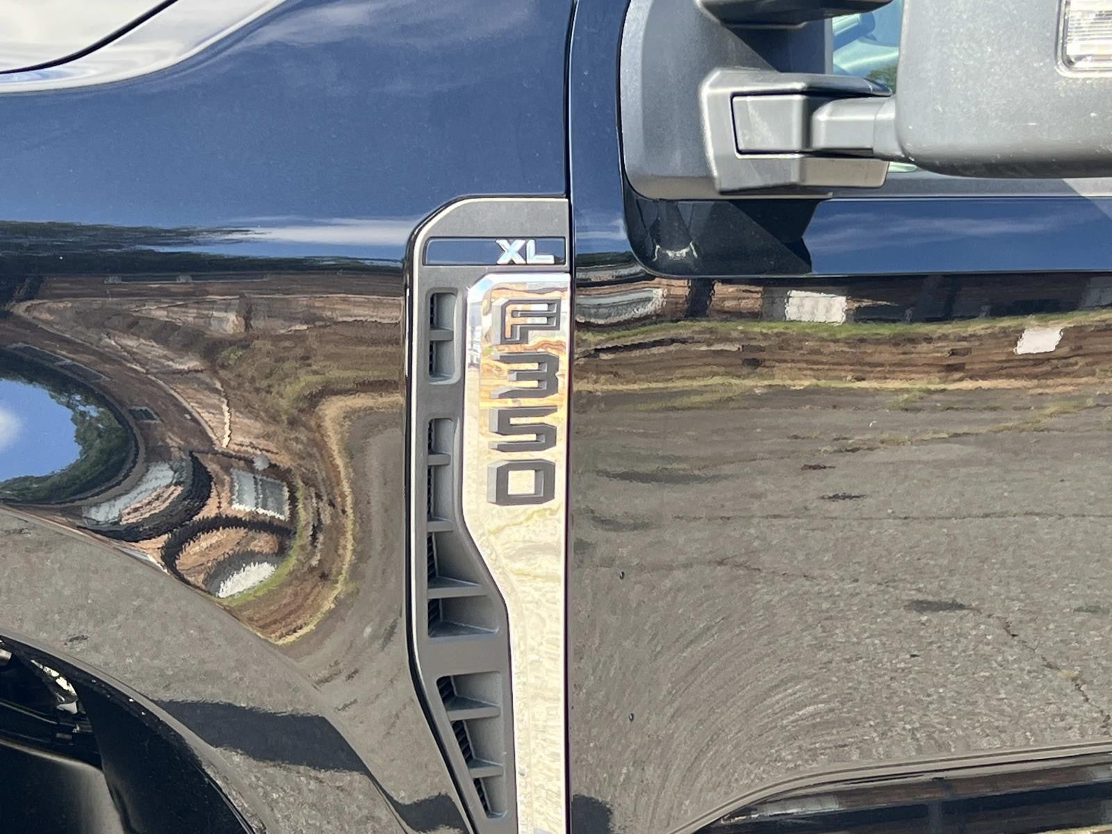 2026 Ford Super Duty F-350 SRW XL 2WD REG CAB 8' BOX