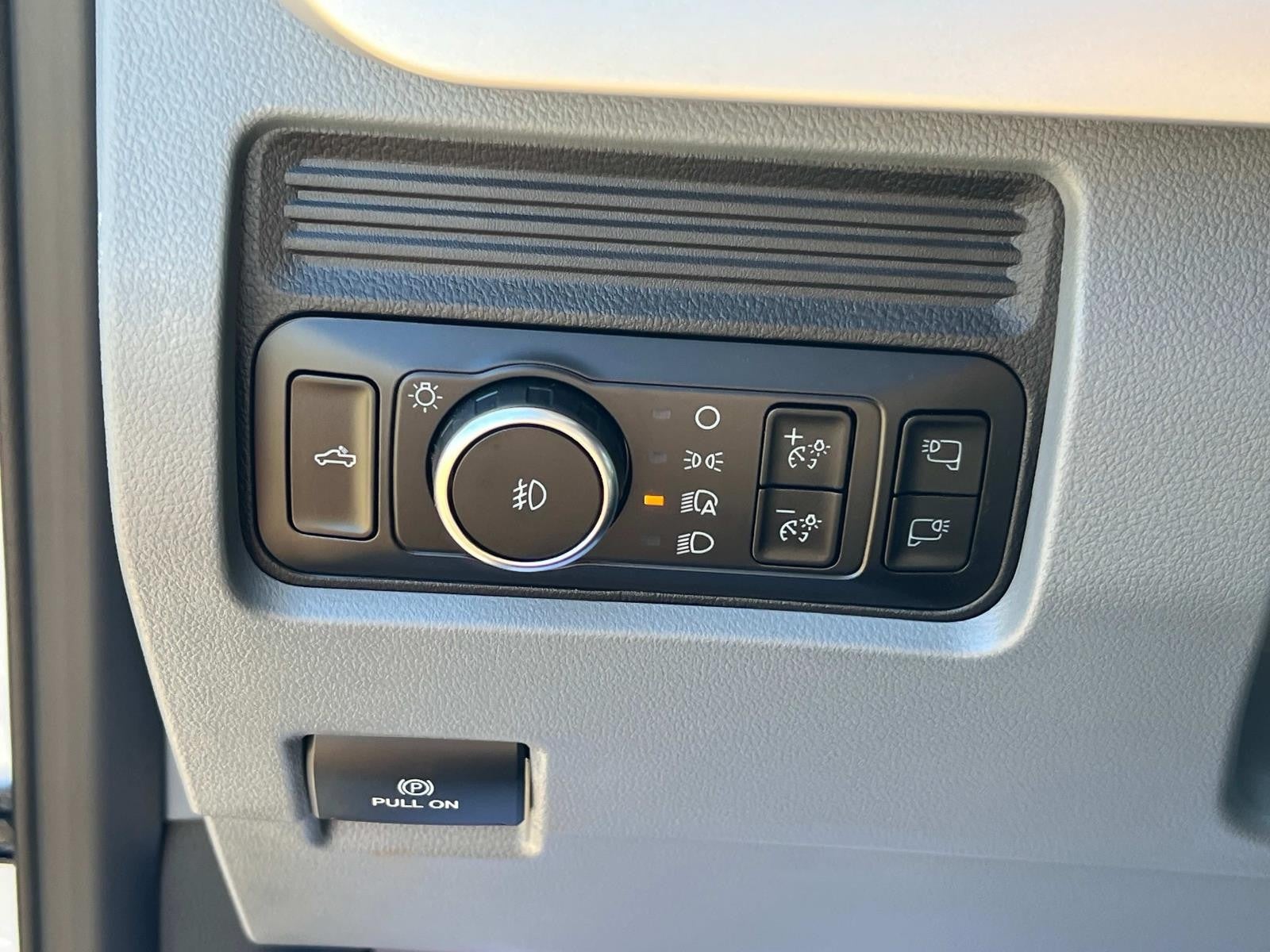 2026 Ford Super Duty F-350 SRW XLT 2WD REG CAB 8' BOX