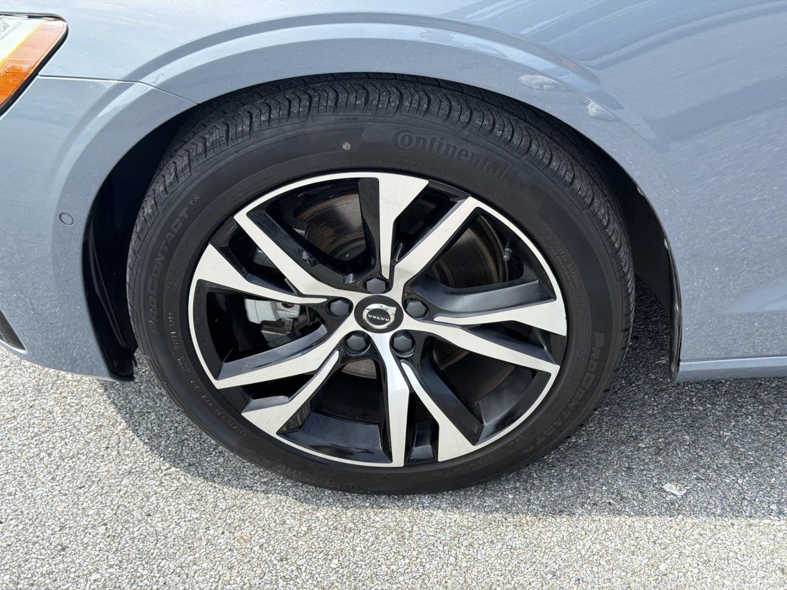 2024 Volvo S60 Plus Dark Theme