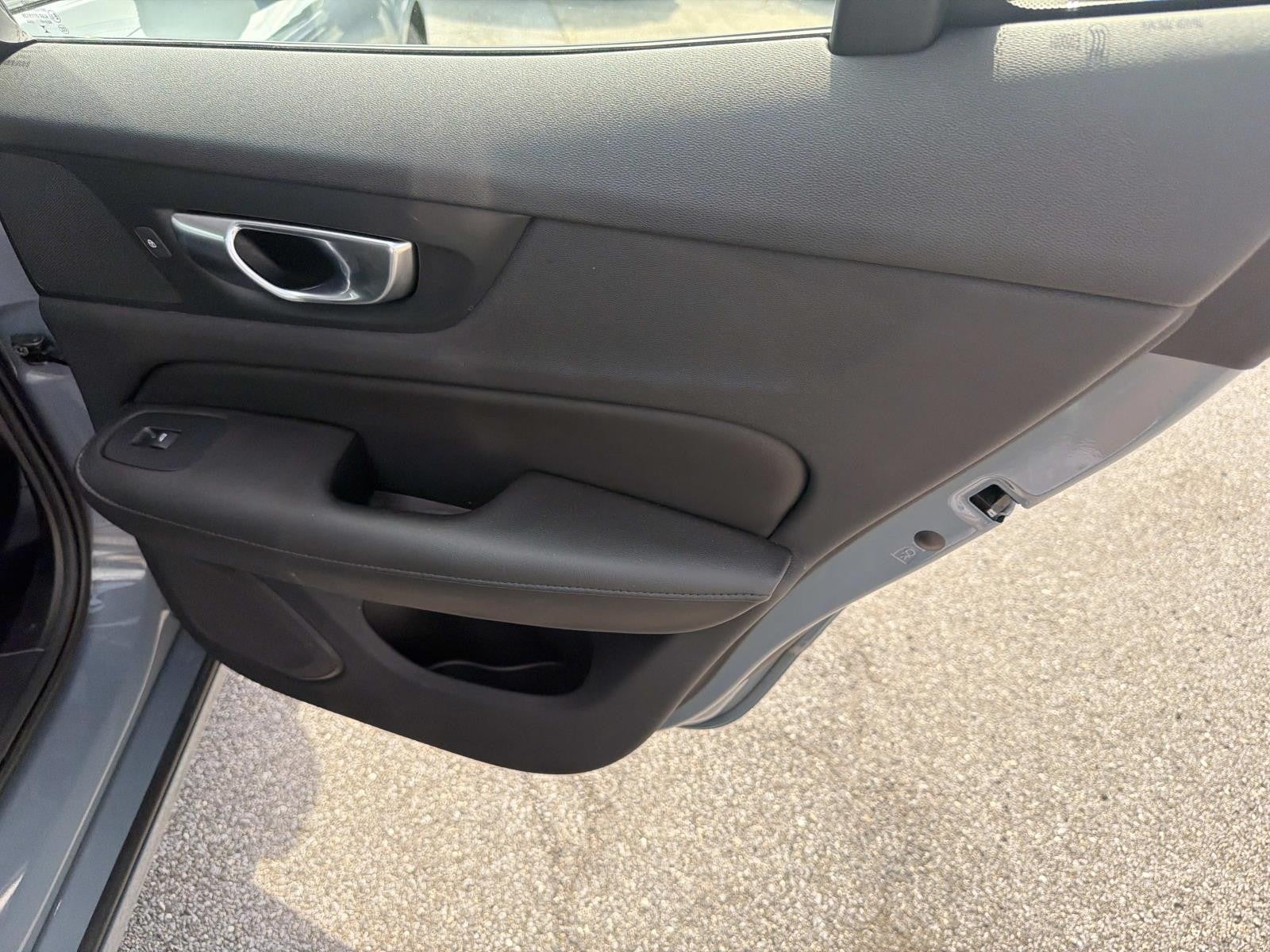 2024 Volvo S60 Plus Dark Theme