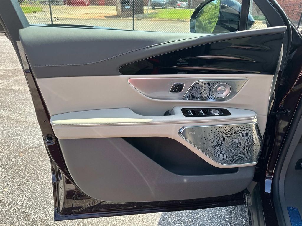 2025 Lincoln Nautilus Reserve