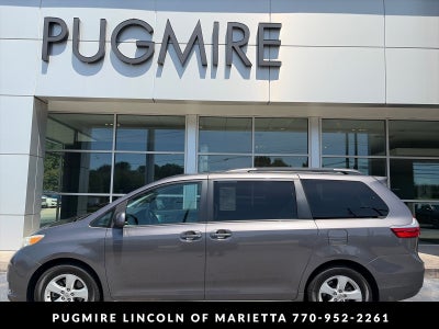 2017 Toyota Sienna LE Auto Access Seat