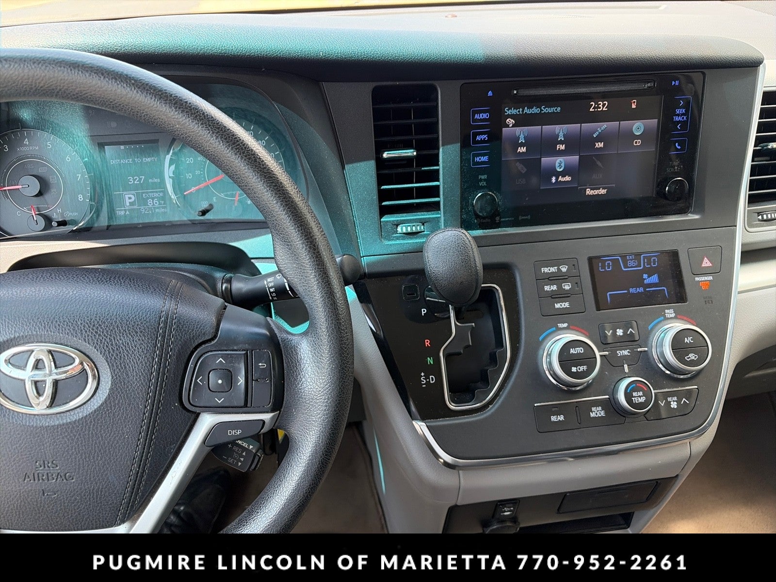 2017 Toyota Sienna LE Auto Access Seat