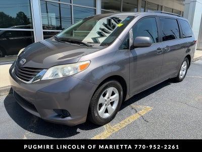 2017 Toyota Sienna LE Auto Access Seat