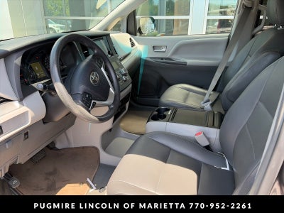 2017 Toyota Sienna LE Auto Access Seat