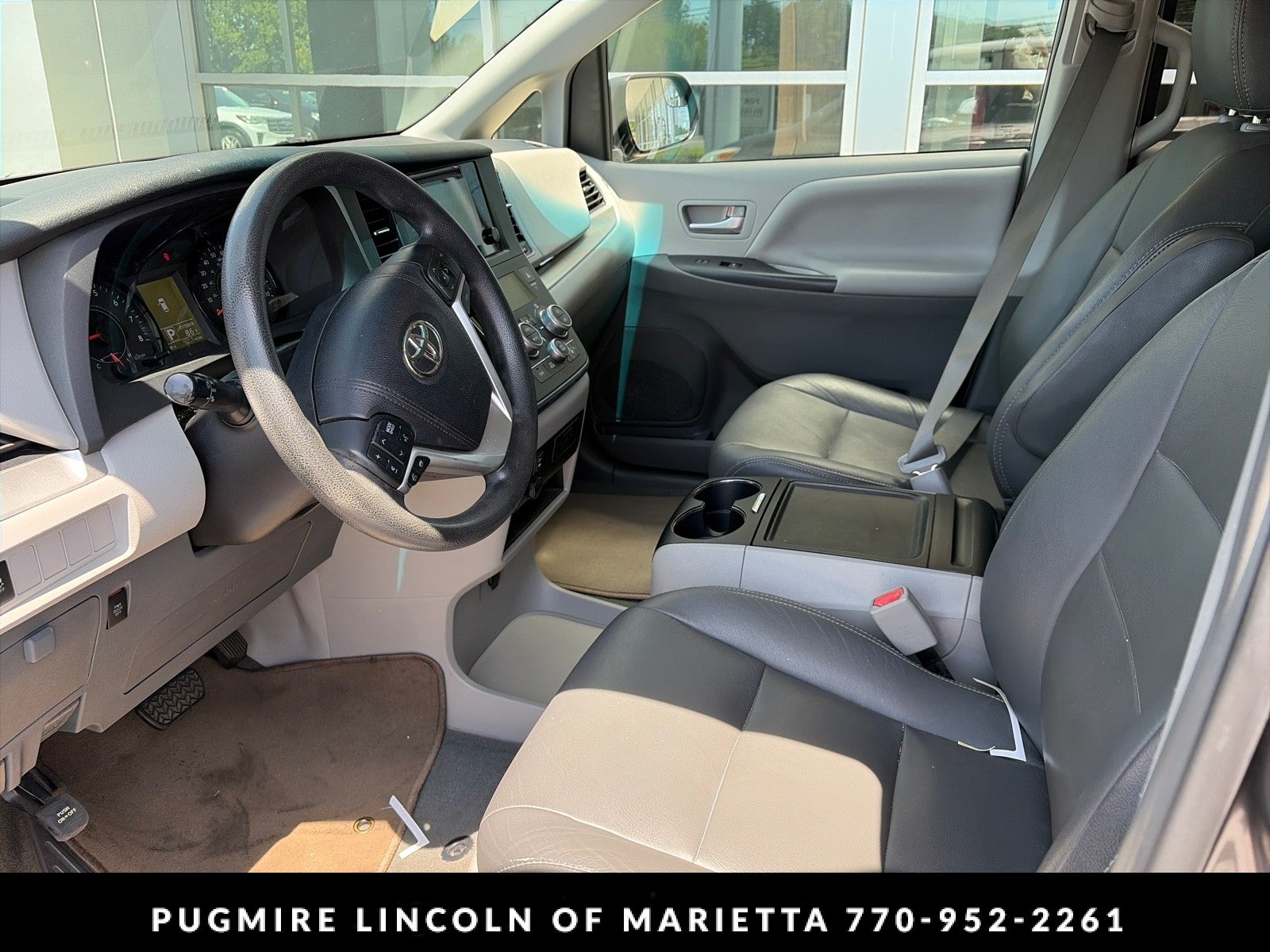 2017 Toyota Sienna LE Auto Access Seat