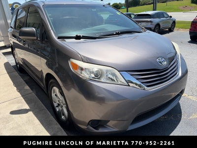 2017 Toyota Sienna LE Auto Access Seat