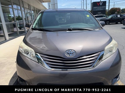 2017 Toyota Sienna LE Auto Access Seat