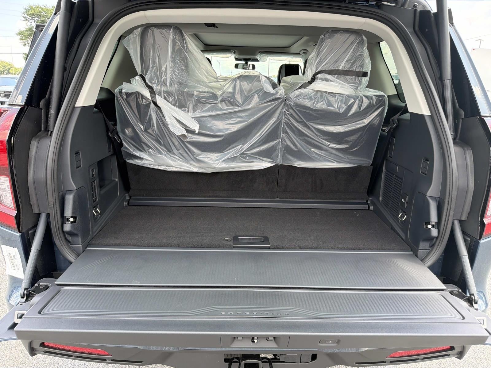 2027 Ford Expedition ACTIVE 4X2