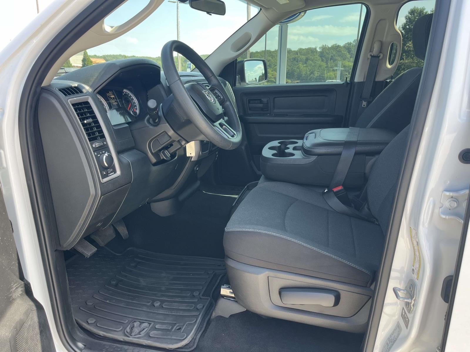 2024 RAM 1500 Classic CLASSIC