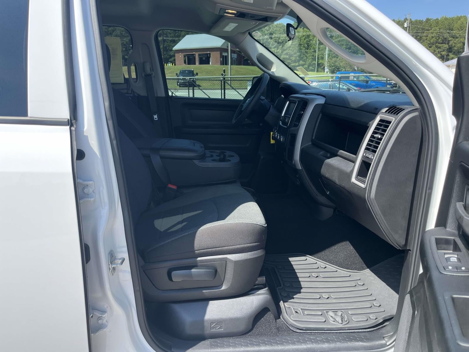 2024 RAM 1500 Classic CLASSIC