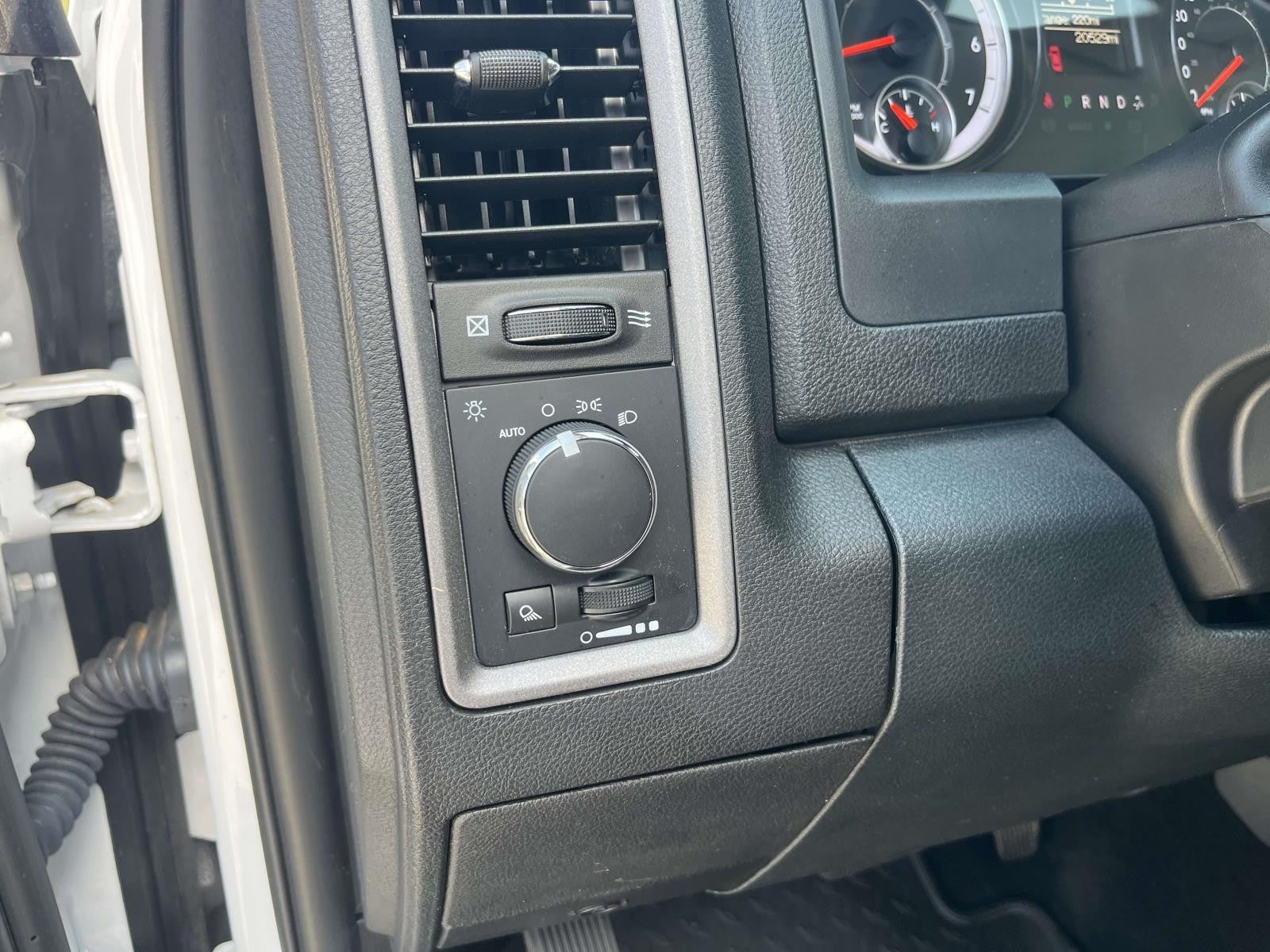 2024 RAM 1500 Classic CLASSIC