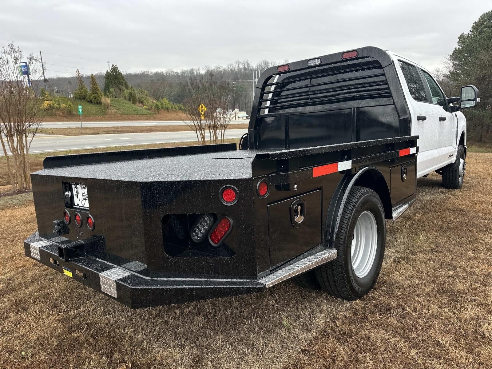 2026 Ford Super Duty F-350 DRW XL 4WD CREW CAB 179 WB 6