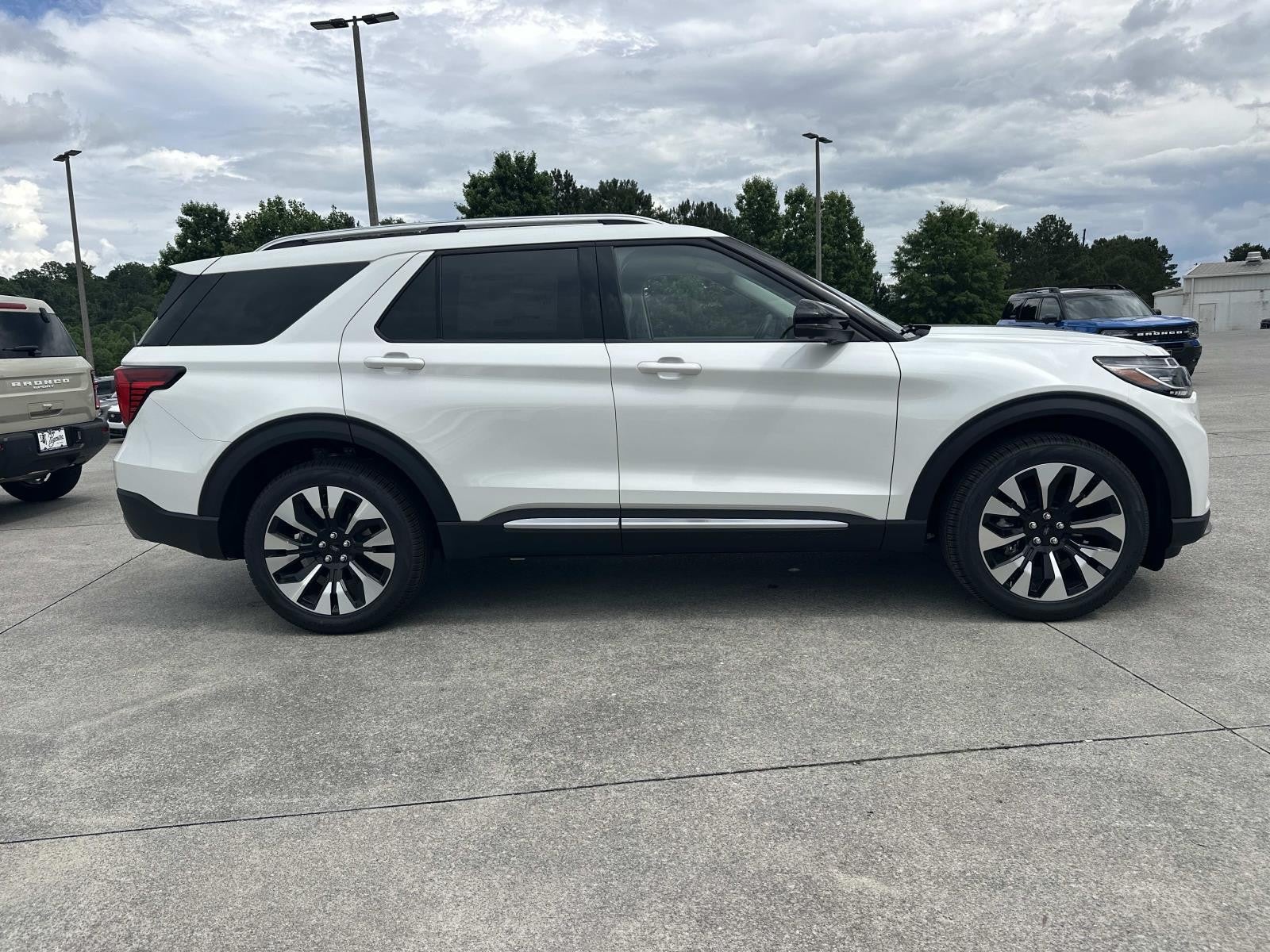 2026 Ford Explorer PLATINUM 4WD