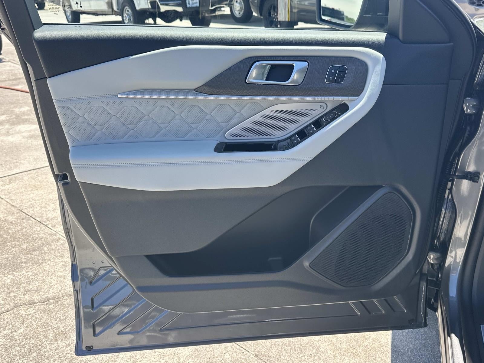 2026 Ford Explorer PLATINUM 4WD
