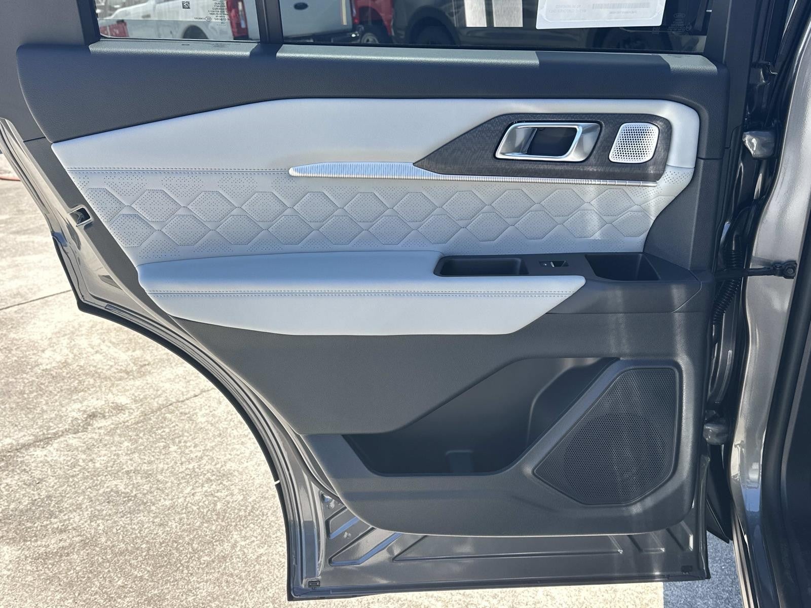 2026 Ford Explorer PLATINUM 4WD