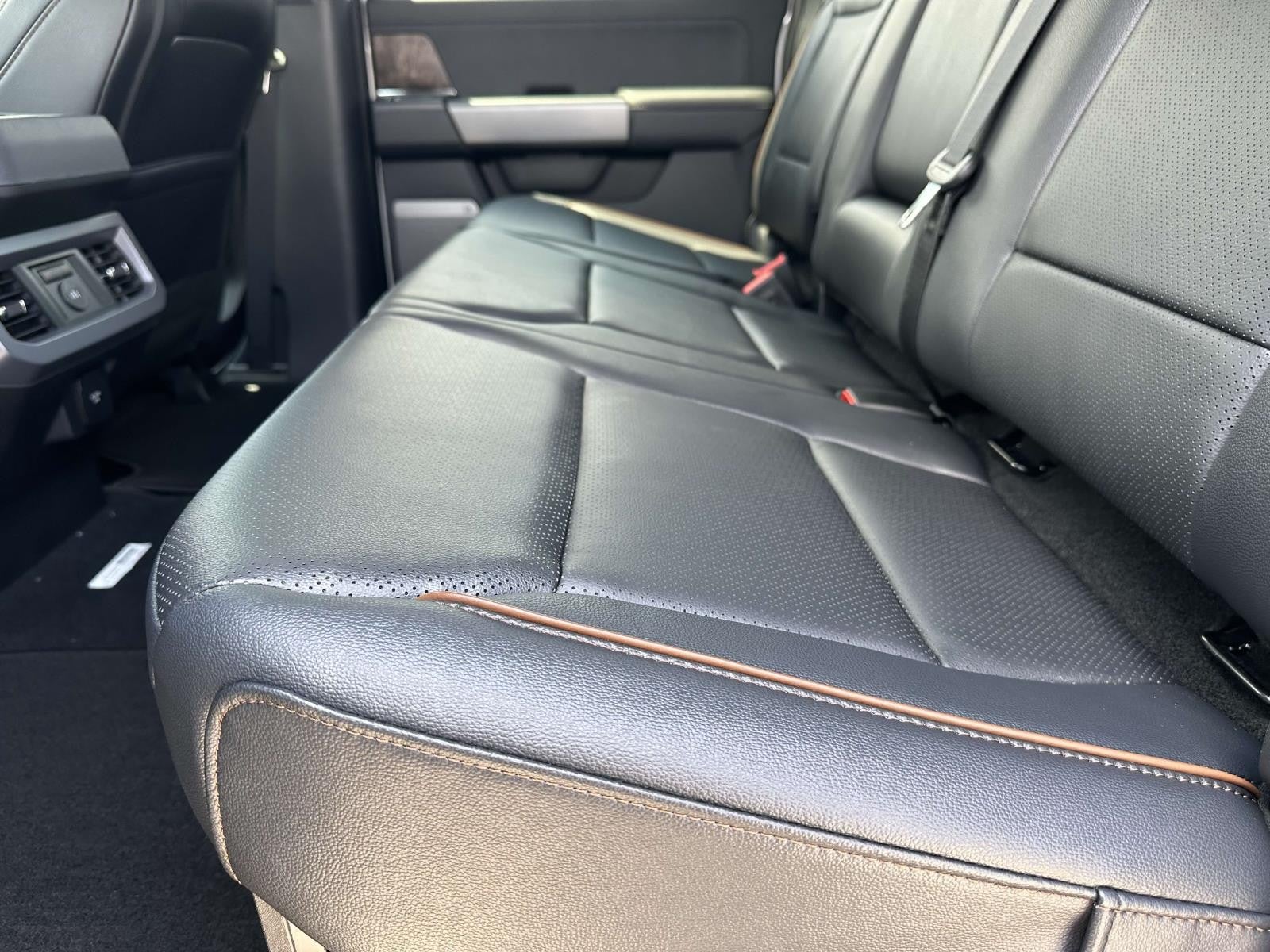 2025 Ford Super Duty F-250 SRW LARIAT 4WD CREW CAB 6.75'