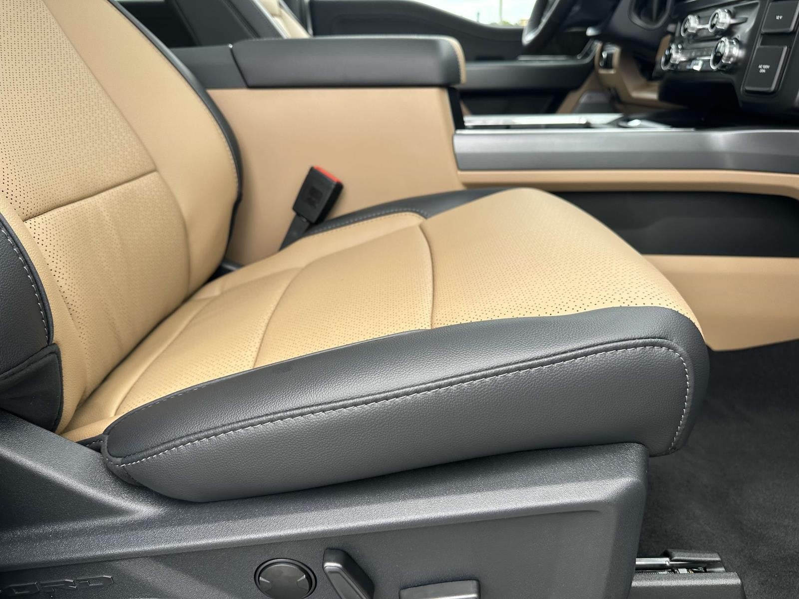 2025 Ford Super Duty F-250 SRW LARIAT 4WD CREW CAB 6.75'