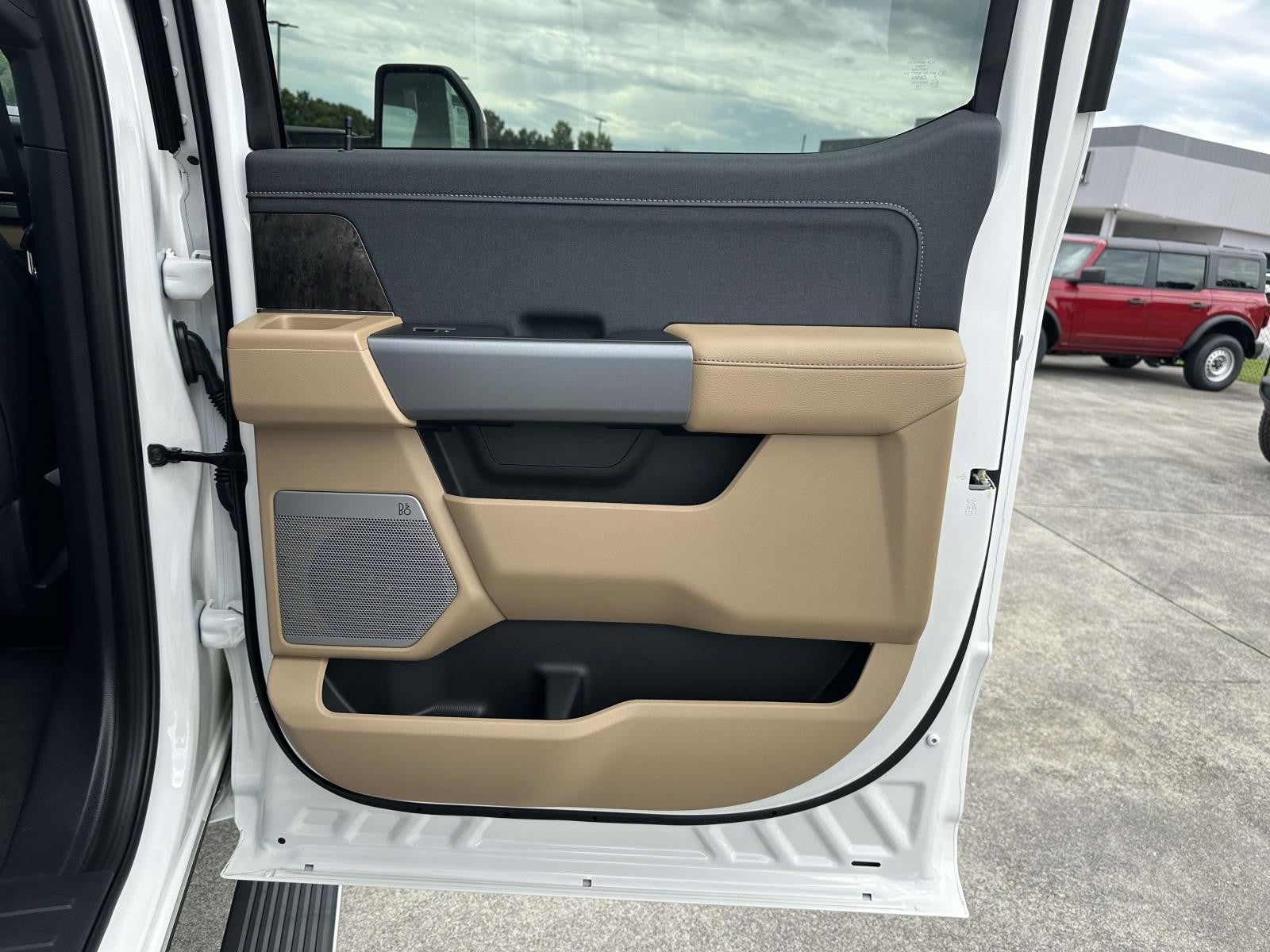 2025 Ford Super Duty F-250 SRW LARIAT 4WD CREW CAB 6.75'