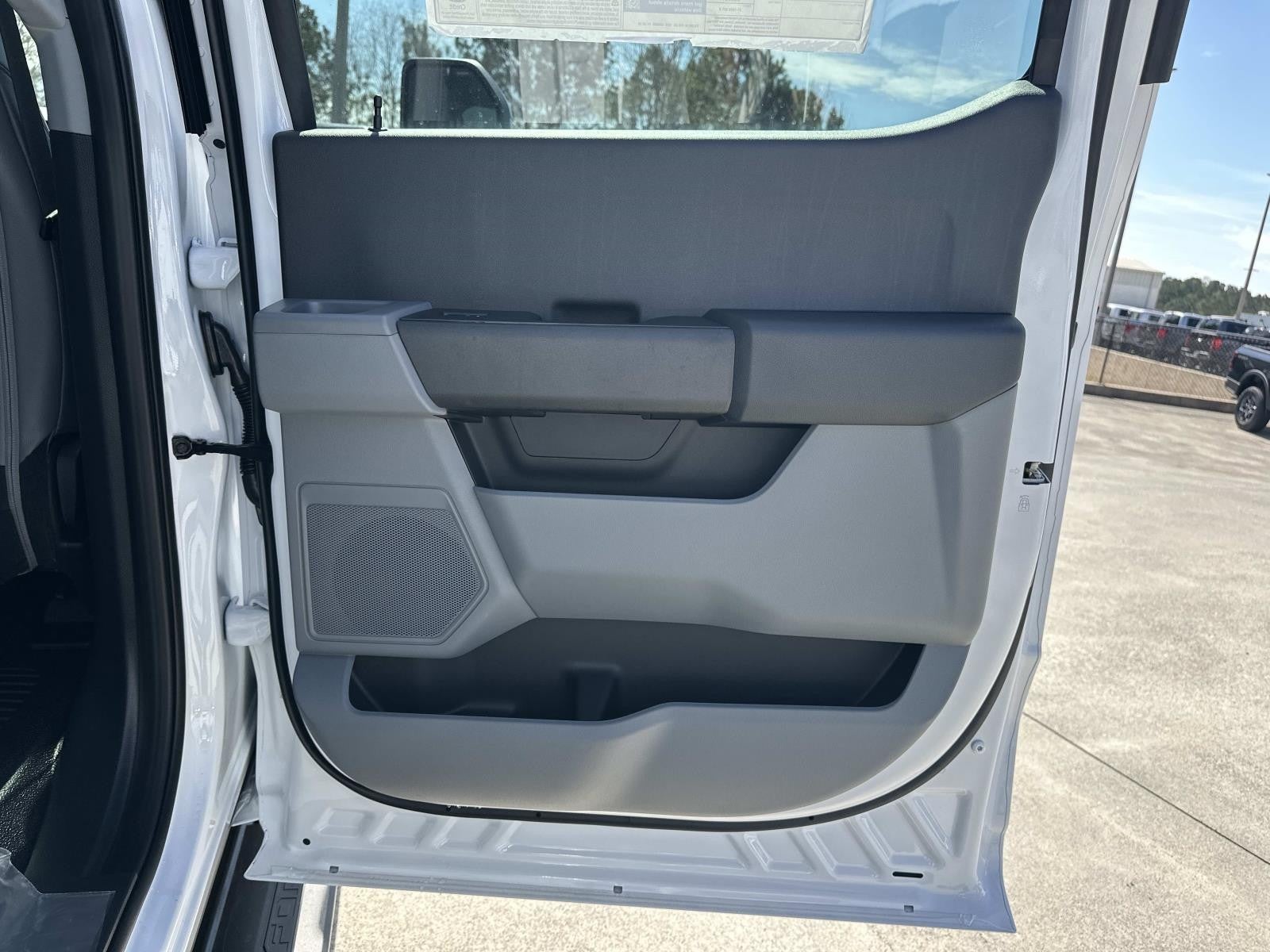 2026 Ford Super Duty F-350 DRW XL 4WD CREW CAB 8' BOX