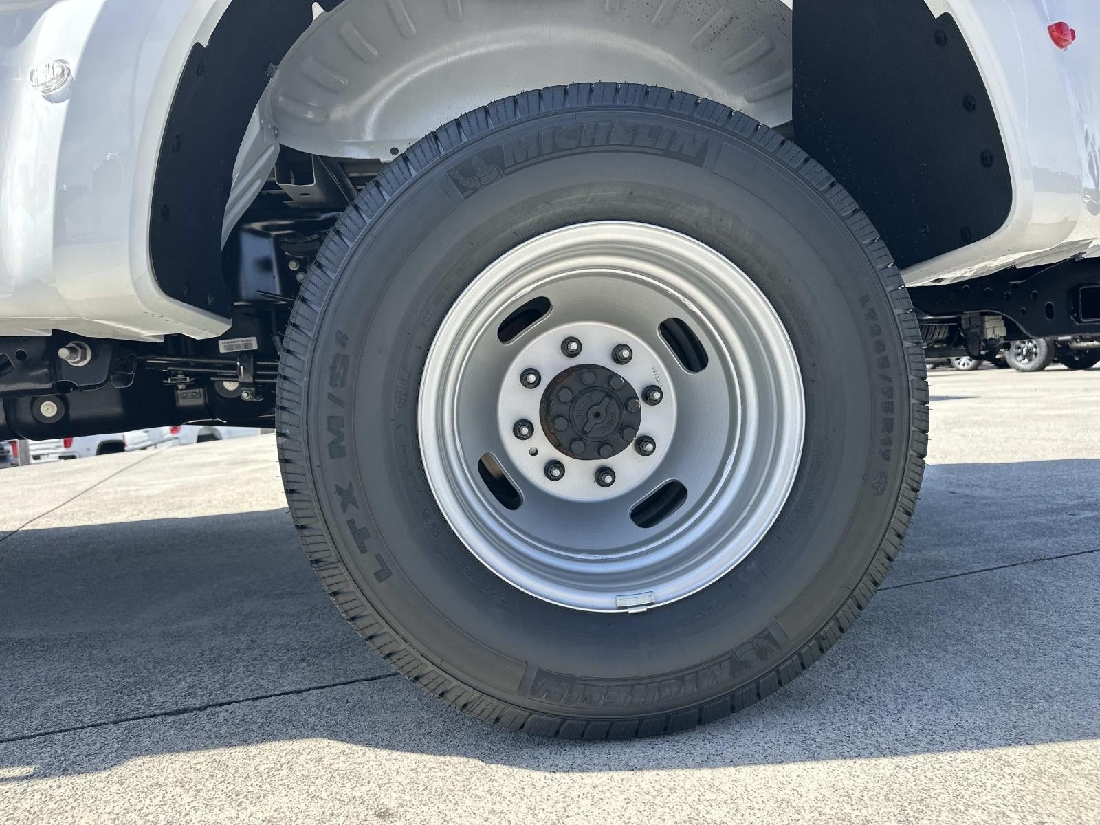 2026 Ford Super Duty F-350 DRW XL 4WD CREW CAB 8' BOX