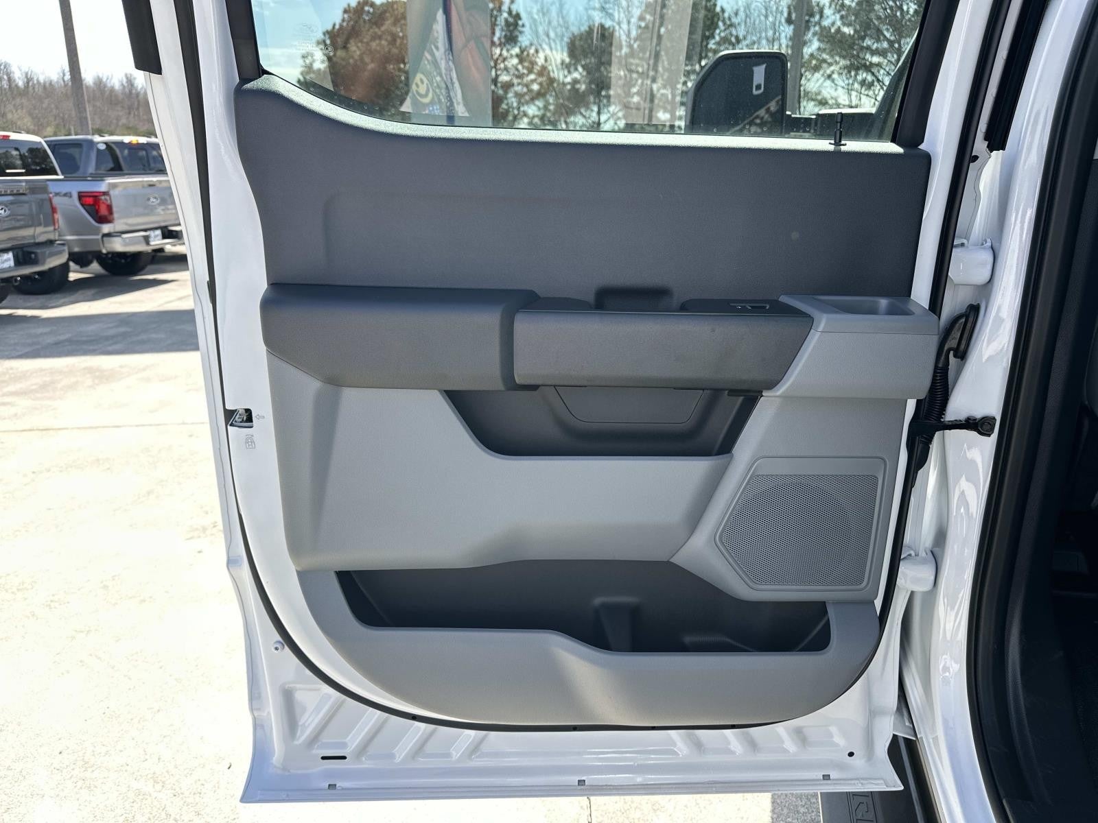 2026 Ford Super Duty F-350 DRW XL 4WD CREW CAB 8' BOX