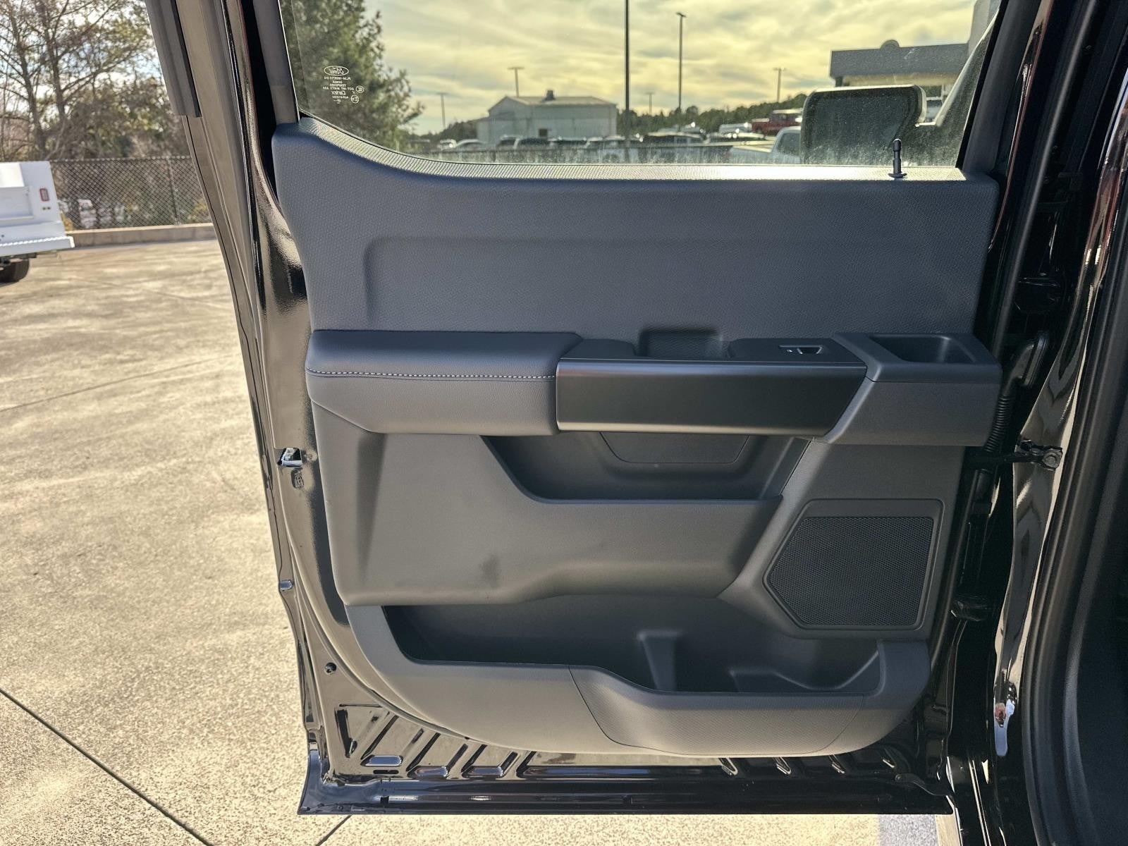 2025 Ford F-150 STX 4WD SUPERCREW 5.5' BO