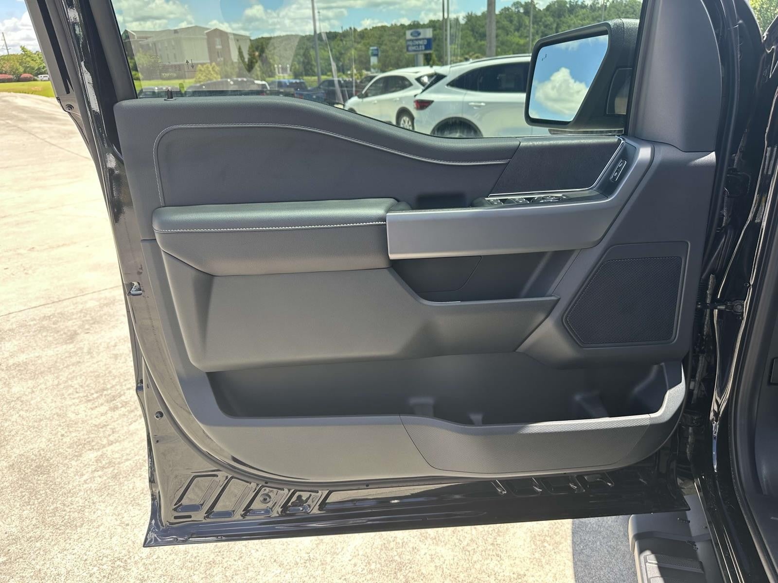 2025 Ford F-150 XLT 4WD SUPERCREW 5.5' PUG PACKAGE