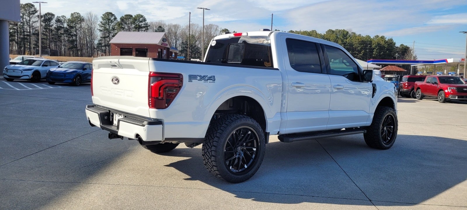 2025 Ford F-150 LARIAT 4WD SUPERCREW 5.5' PUG PACKAGE