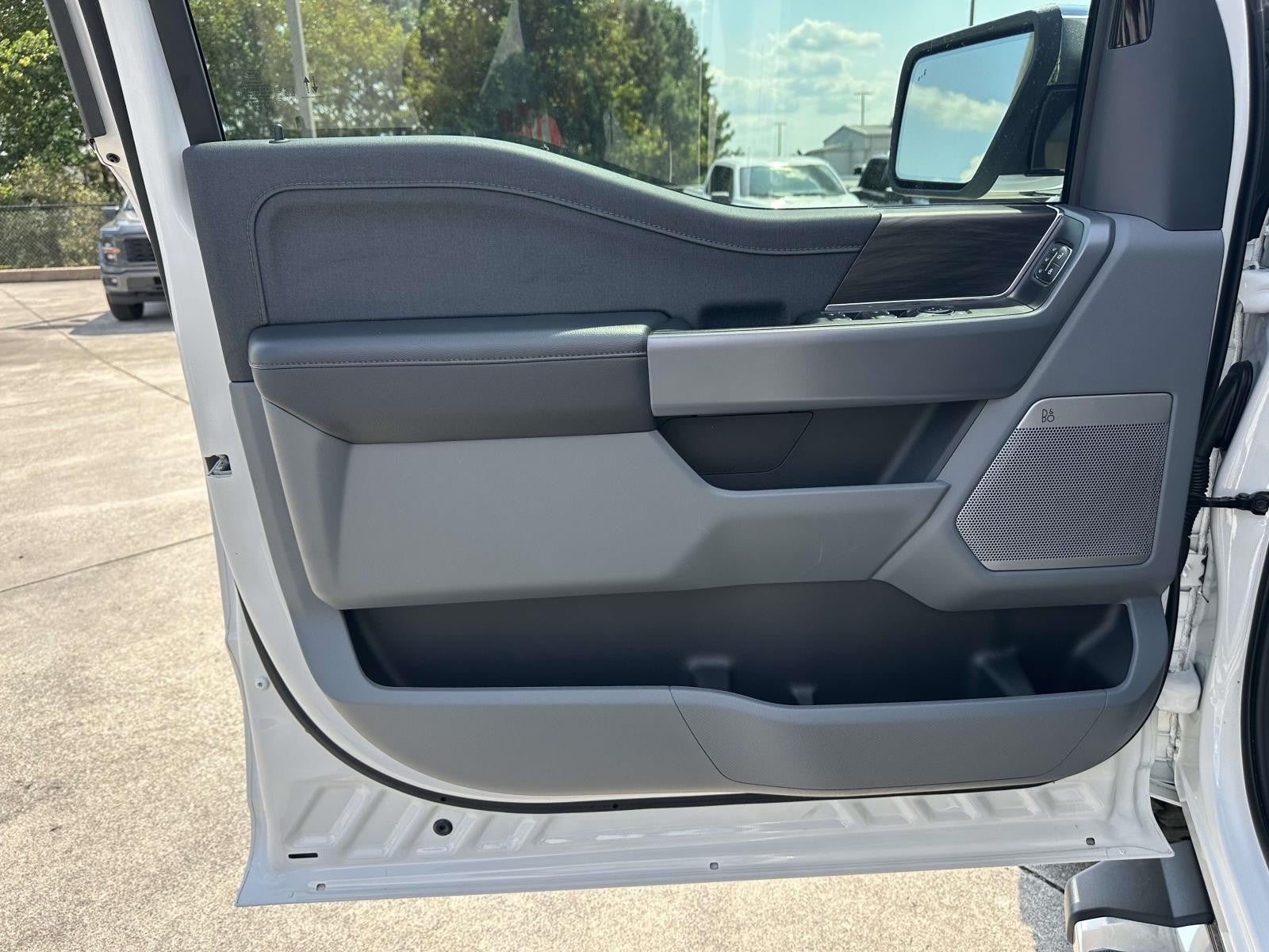 2025 Ford F-150 LARIAT 4WD SUPERCREW 5.5' PUG PACKAGE