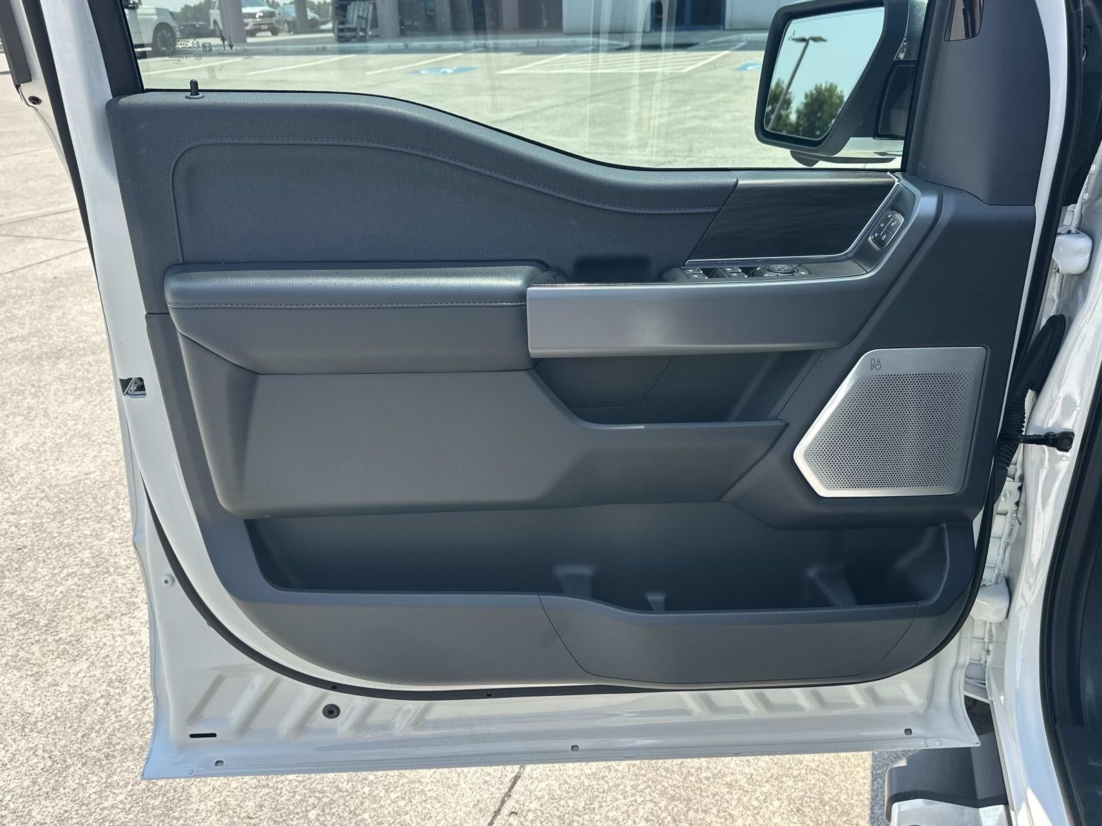 2024 Ford F-150 LARIAT 4WD CREW