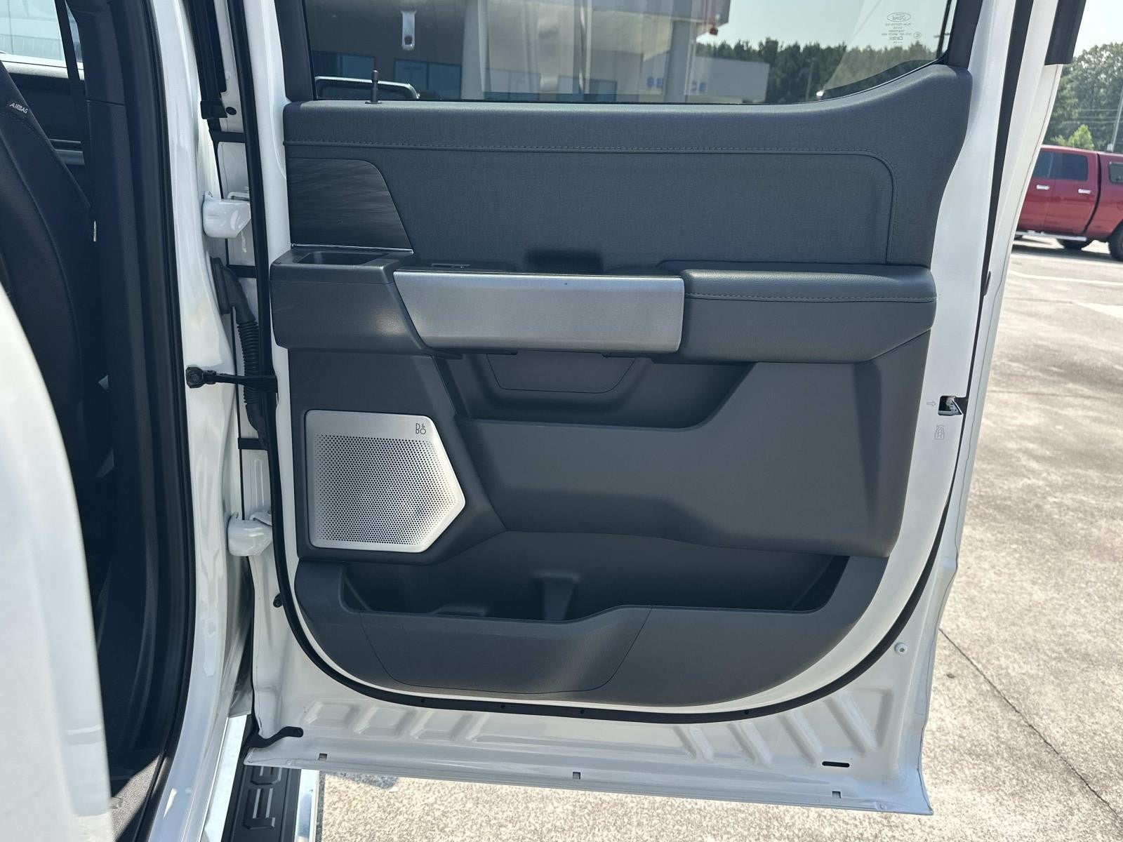 2024 Ford F-150 LARIAT 4WD CREW