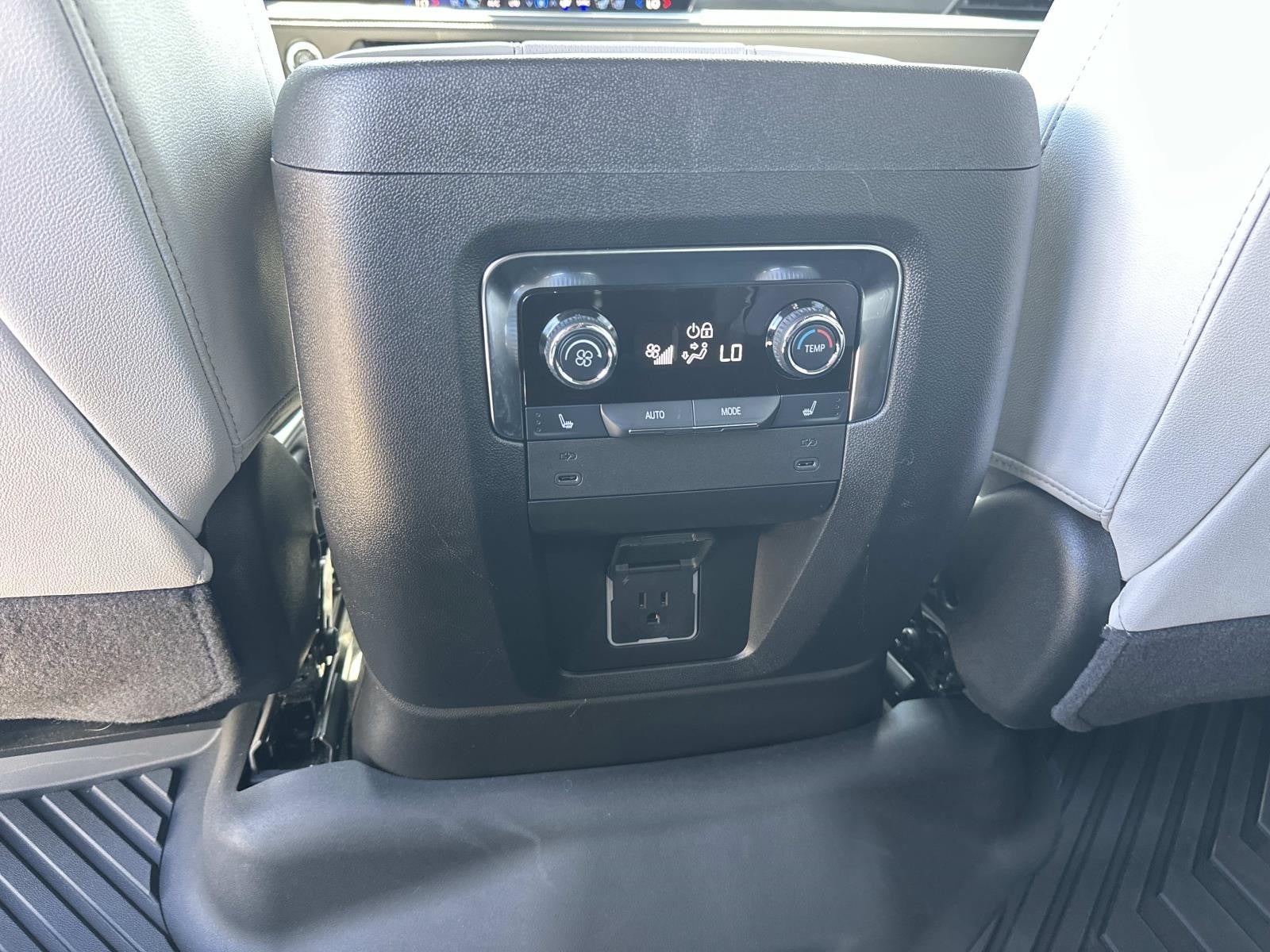 2025 Chevrolet Suburban PREMIER 2WD PREMIER